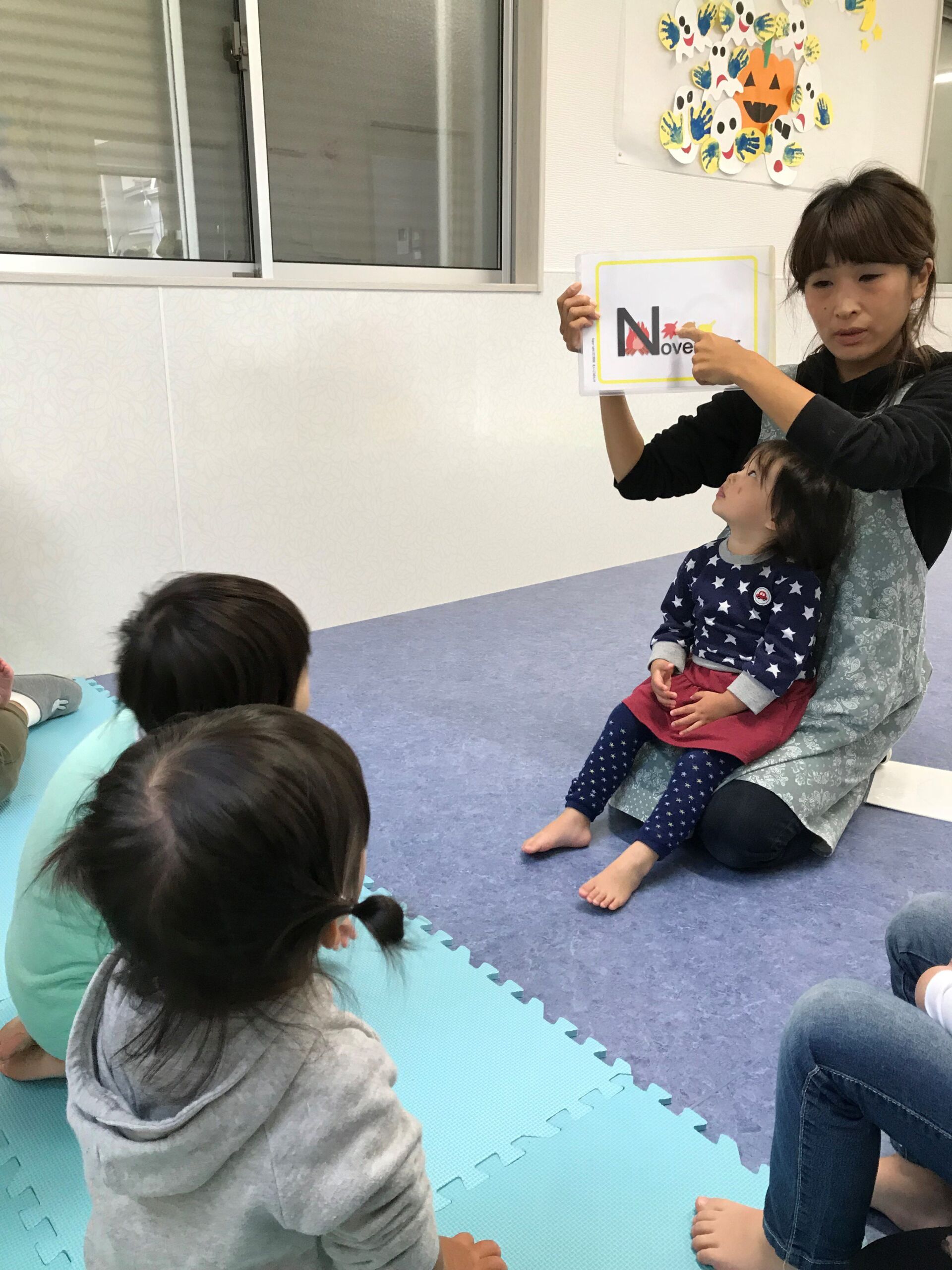 今日の様子　朝の会、英語風景
