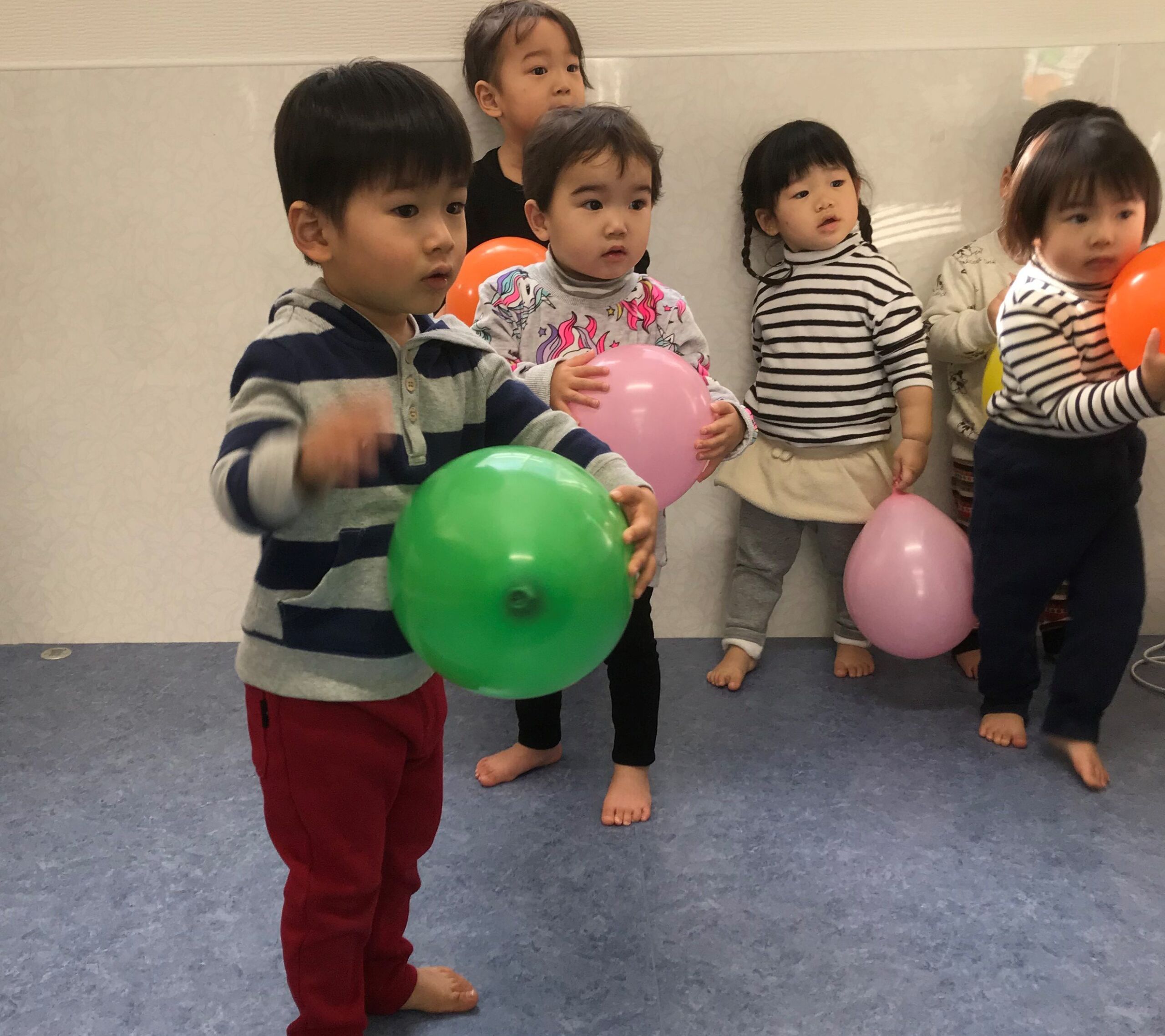 今日の様子　風船遊び
