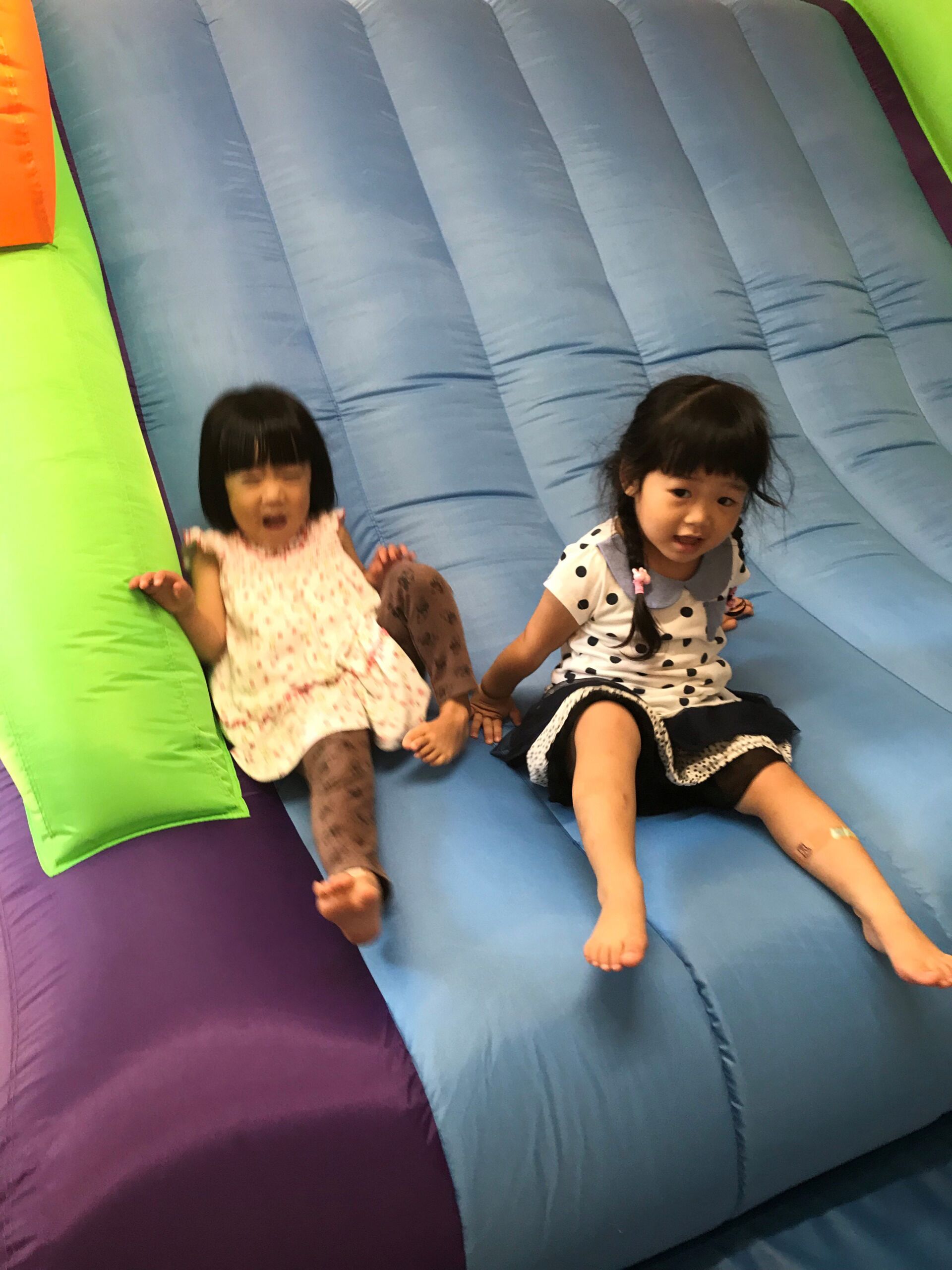 今日の様子　朝の会 ふわふわ遊具