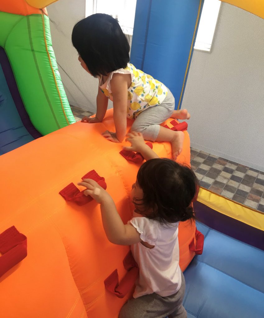 今日の様子 朝の会 ふわふわ遊具