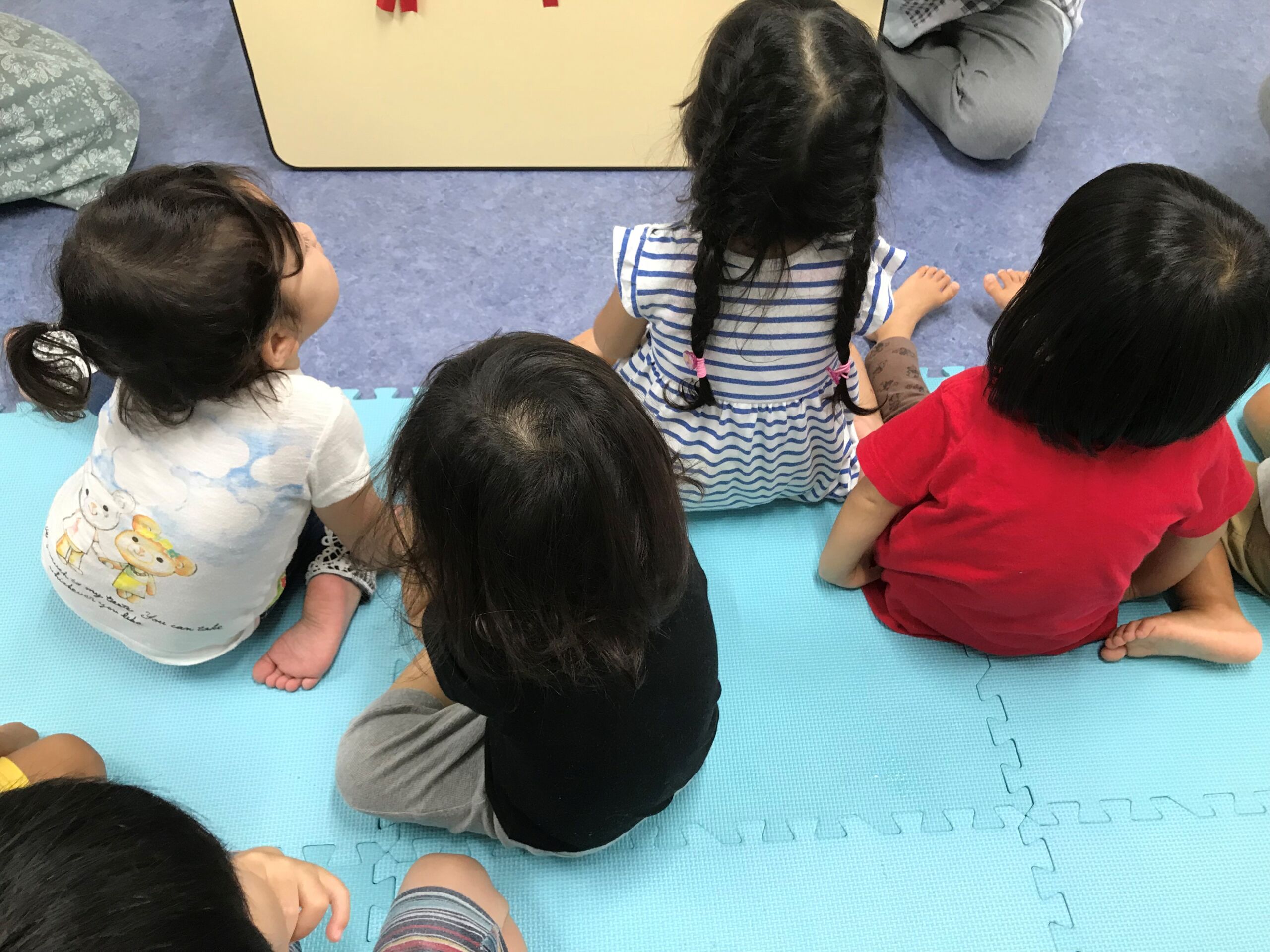 今日の様子 敬老の日劇、大きな絵本