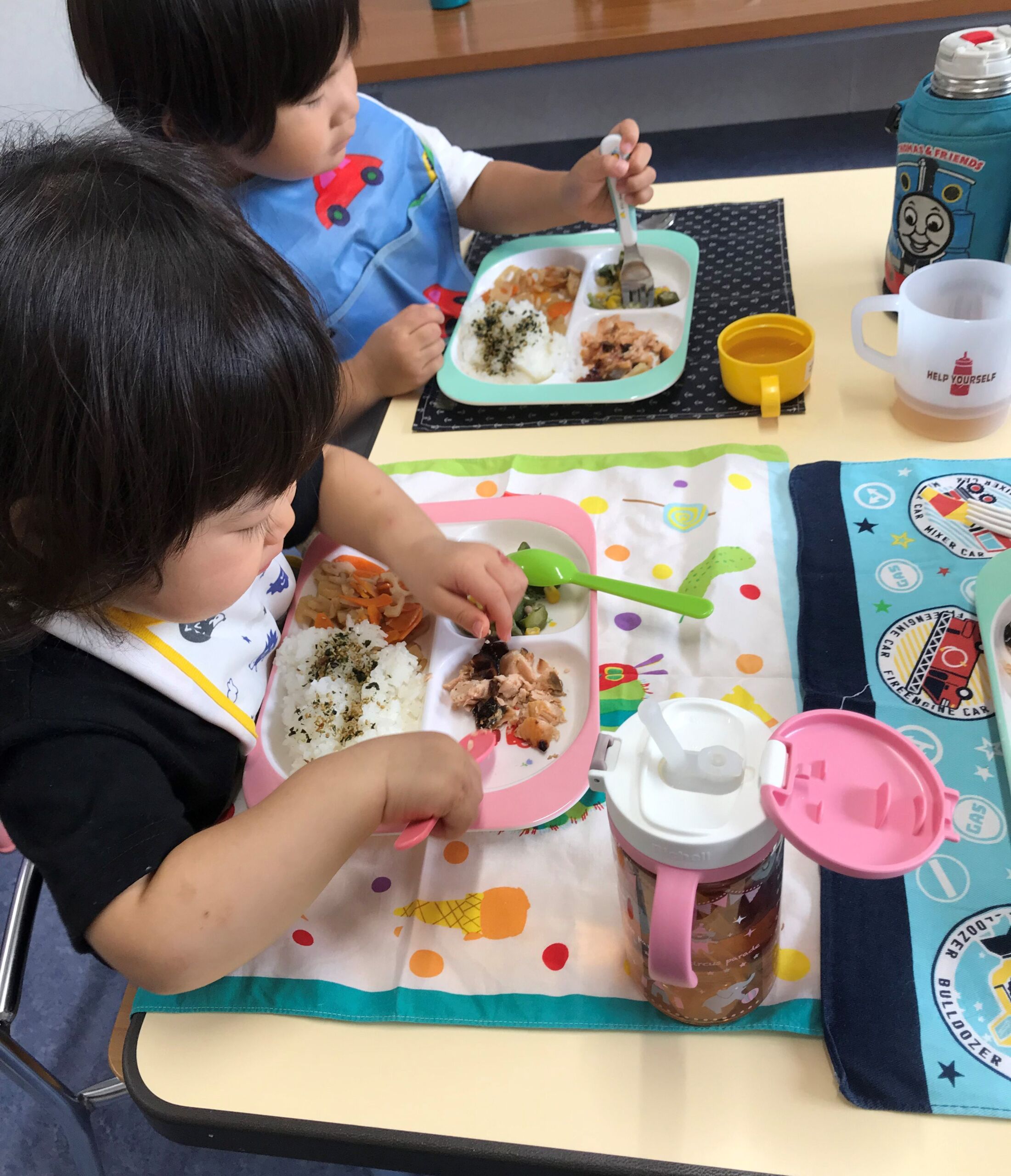 今日の様子　朝の会、散歩、英語、昼食