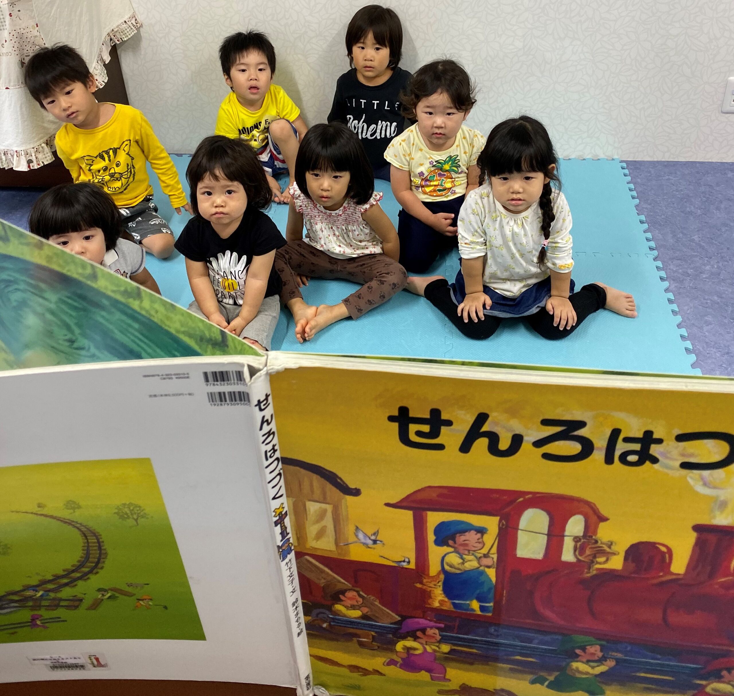 今日の様子 絵本、朝の会