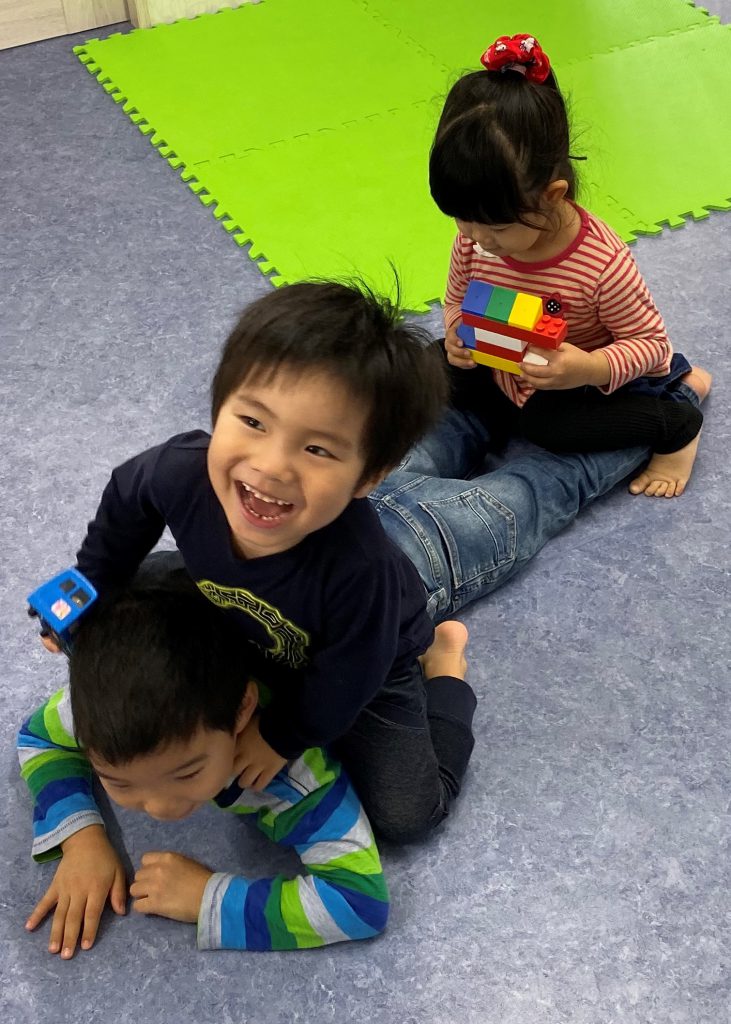 今日の様子　自由遊び、朝の会