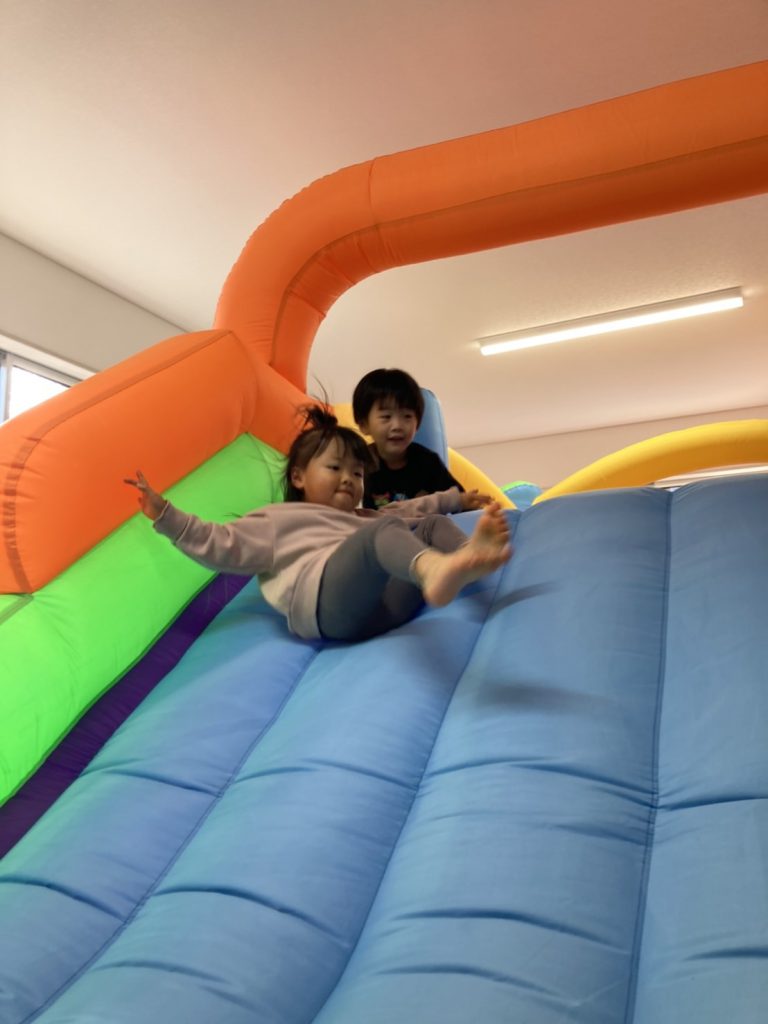 体ダダンダンとふわふわ遊具